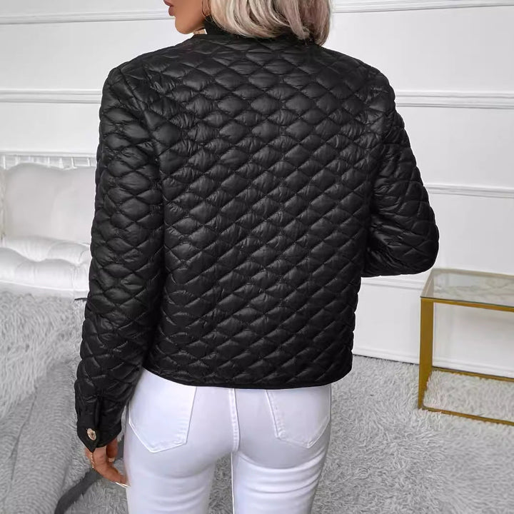 Capospalla donna imbottito e trapuntato, con elegante motivo a rombi. Giacca calda per look autunnale casual chic.