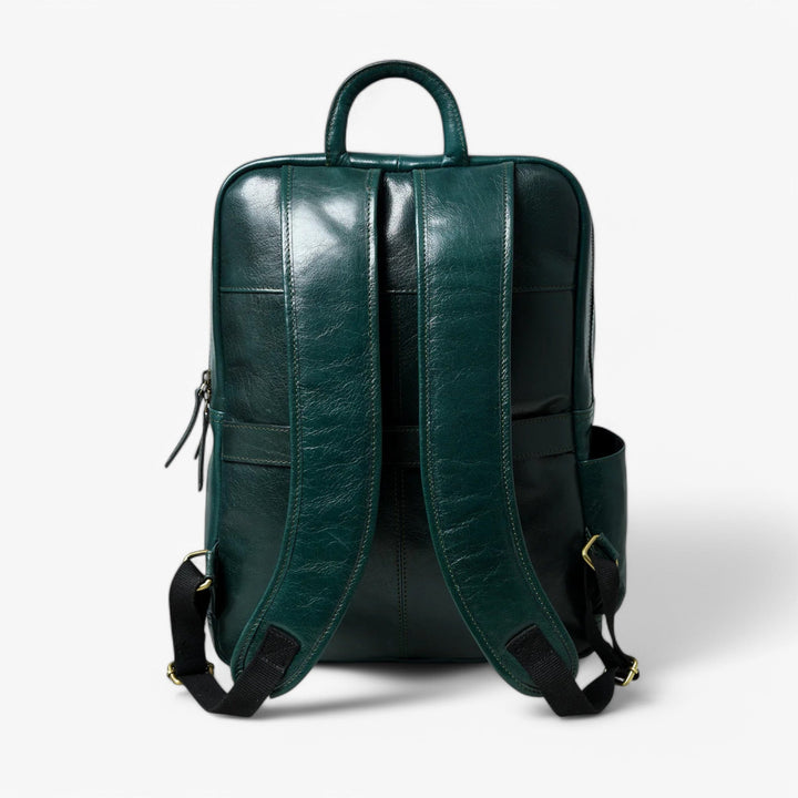 Zaino donna verde bottiglia, silhouette minimalista. Eleganza discreta per il tuo stile.