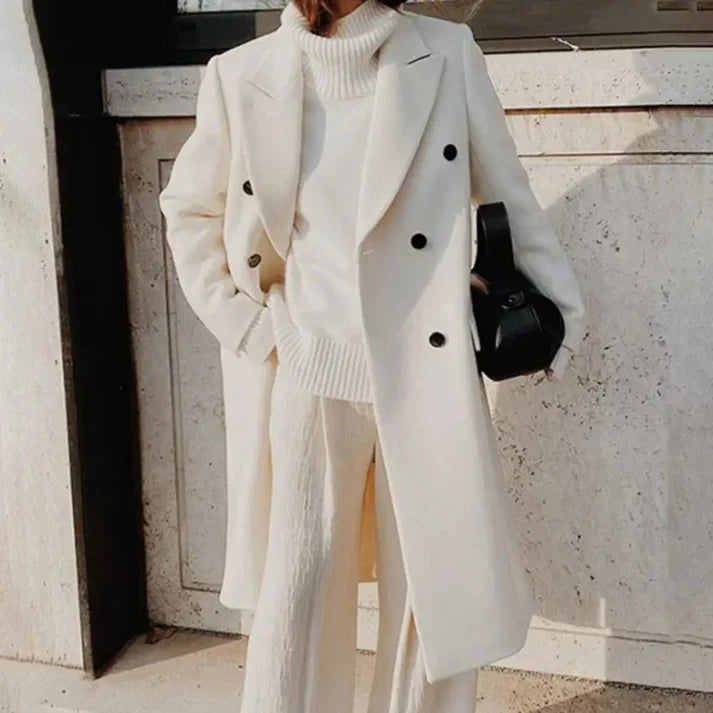 Capospalla invernale da donna, cappotto lungo oversize. Versatile e comodo, ideale per ogni silhouette elegante.