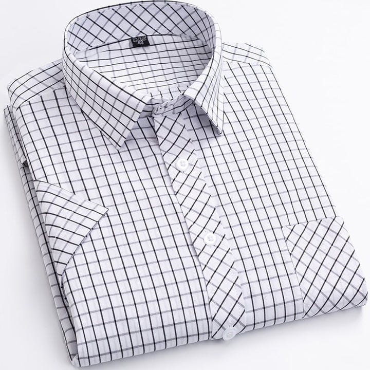 Camicia uomo casual scozzese maniche corte, comfort e stile per l'estate. Outfit versatile con bottoni.