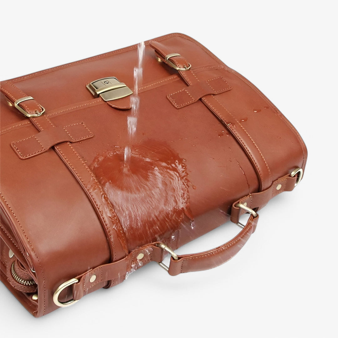Borsa portadocumenti unisex versatile con patta. Accessorio lavoro/viaggio marrone elegante.