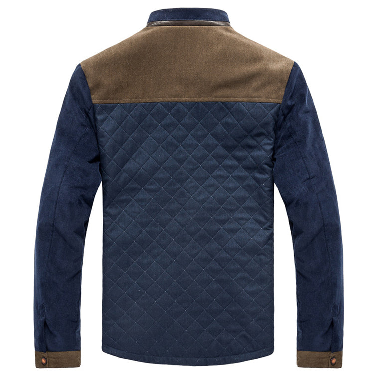 Maglione giaccone uomo trapuntato patchwork. Vestibilità slim fit, bottoni. Perfetto per look casual elegante.
