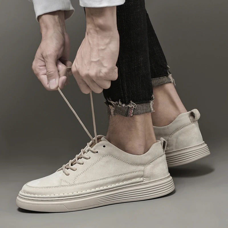 Calzature uomo per comfort superiore, ammortizzazione ottimale e ampia vestibilità. Beige, bianco, arancio moda.