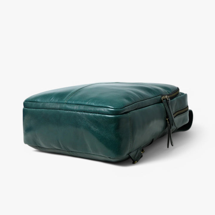 Zaino da viaggio verde minimalista per donna. Spazioso e raffinato, perfetto per esplorare.