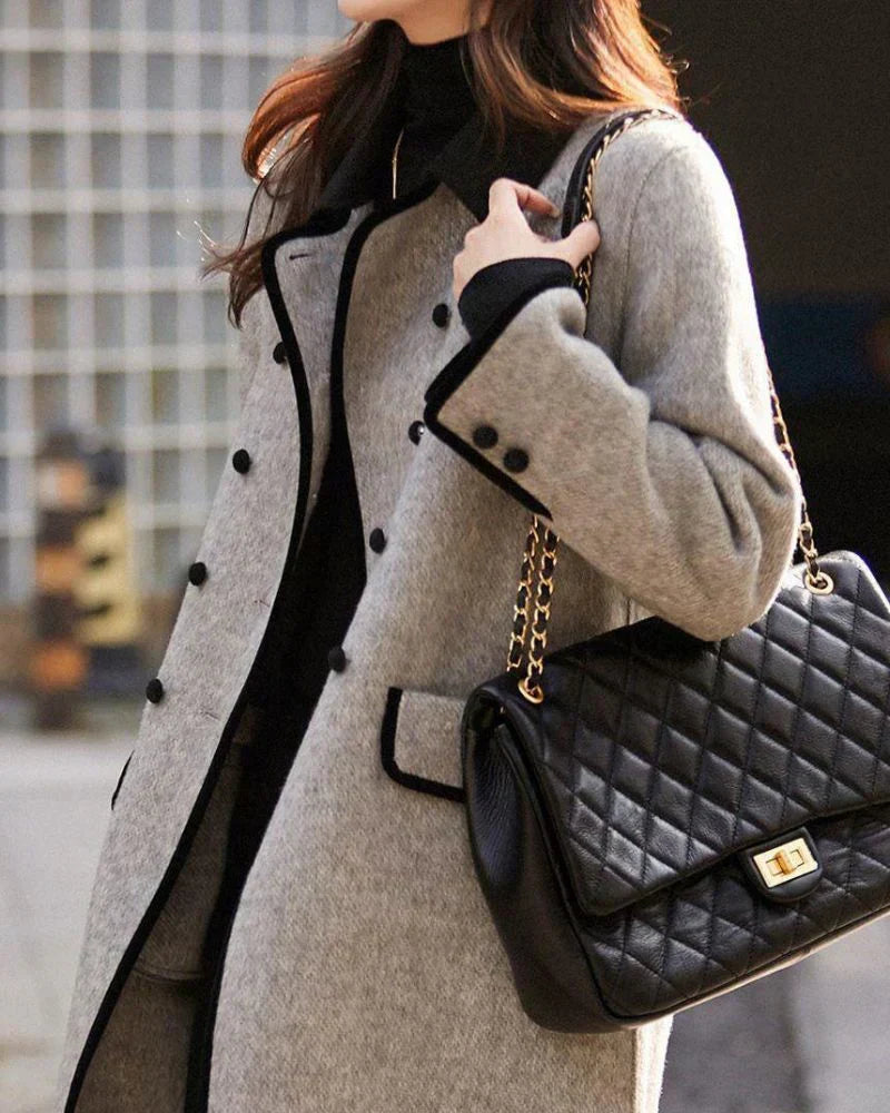 Cappotto donna lungo grigio, stile classico con bottoni. Abbigliamento invernale elegante e versatile per ogni outfit.
