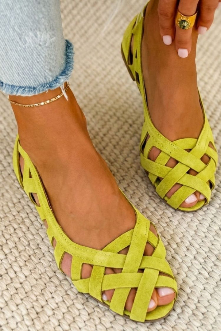 Scarpe da passeggio estive: sandali piatti intrecciati donna, leggeri e confortevoli, nuova collezione.