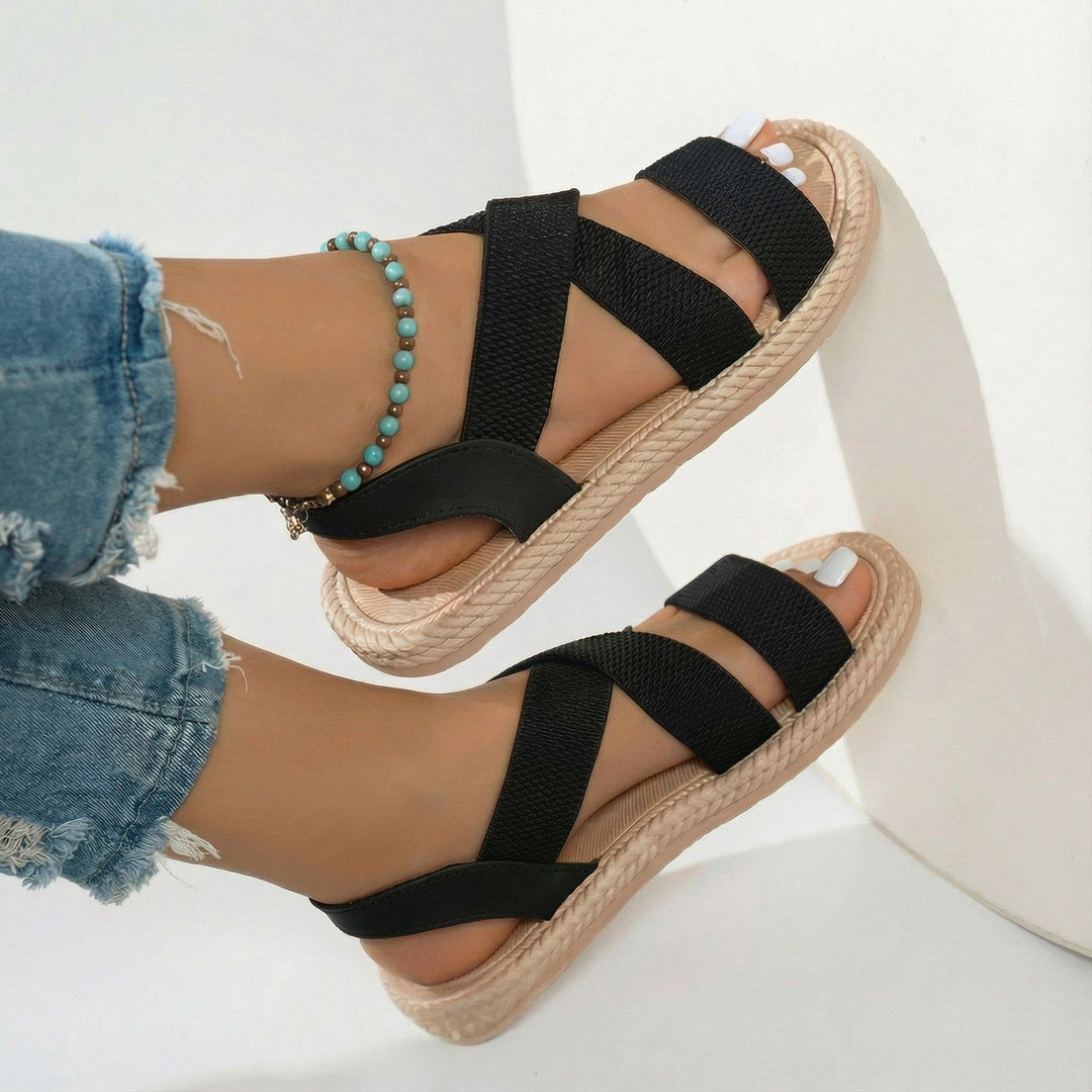 Sandali donna estivi con fasce incrociate, materiale leggero e suola ammortizzata. Calzature comode per la moda estiva.