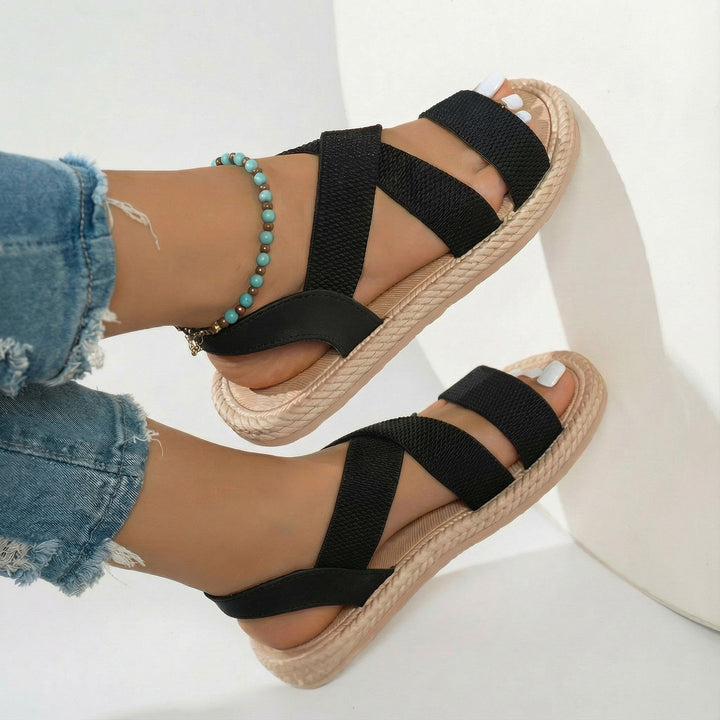 Sandali donna estivi con fasce incrociate, materiale leggero e suola ammortizzata. Calzature comode per la moda estiva.