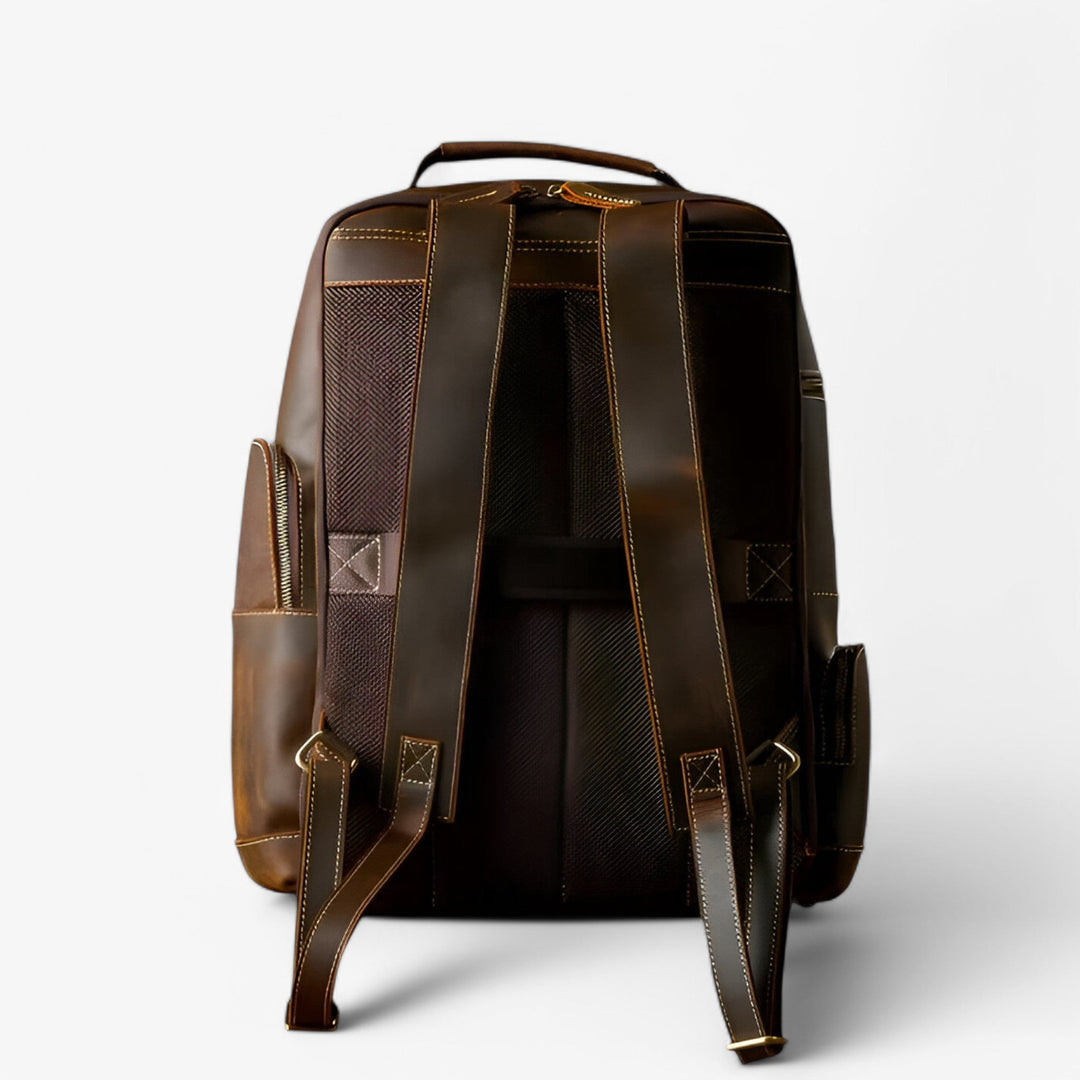 Zaino versatile marrone per adulti, con ampie tasche e scomparti per un'organizzazione ottimale.