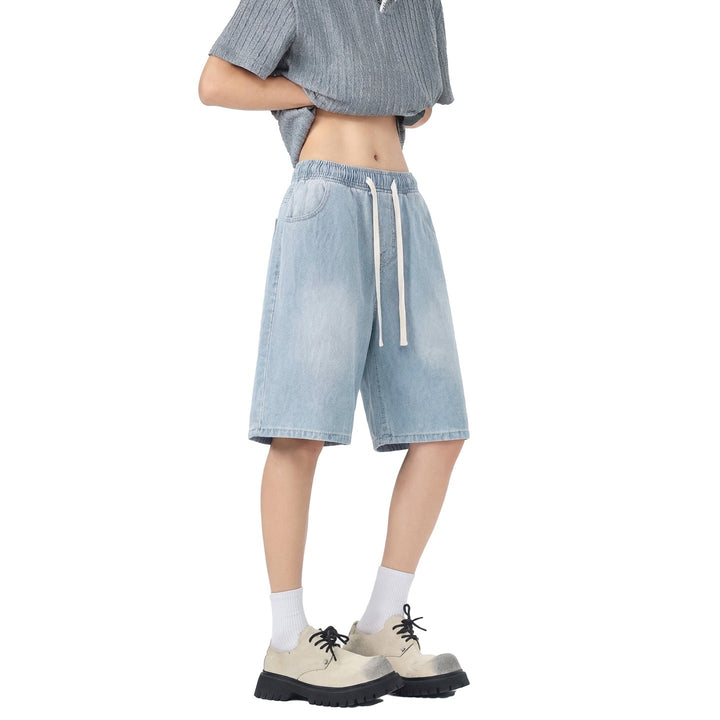 Pantaloncini uomo a gamba dritta blu cielo, con vita elasticizzata per massimo comfort estivo.