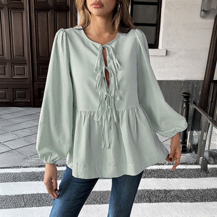 Camicia a maniche lunghe da donna con maniche a lanterna e nodo. Un capo di moda versatile per ogni occasione.