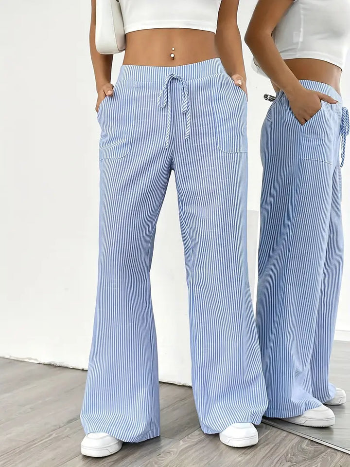Pantaloni a righe verticali donna, vita alta, taglio ampio, ideali per la stagione calda.