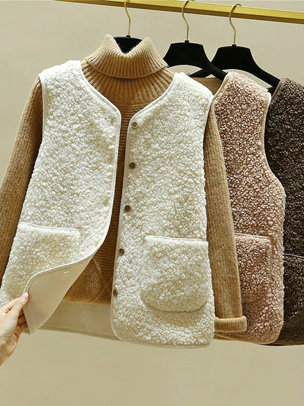 Gilet donna elegante imbottito, senza maniche. Stile versatile per abbigliamento invernale e moda donna.