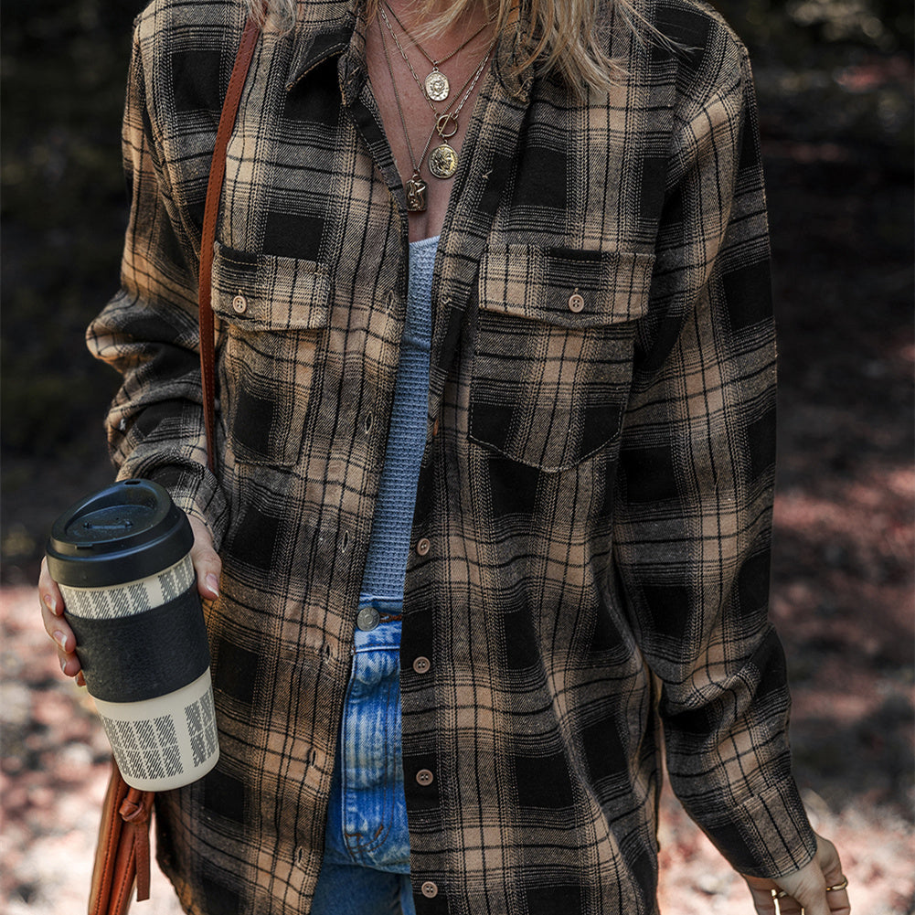 Camicia donna casual a quadri con manica lunga e tasche. Vestibilità ampia per massimo comfort e stile quotidiano alla moda.