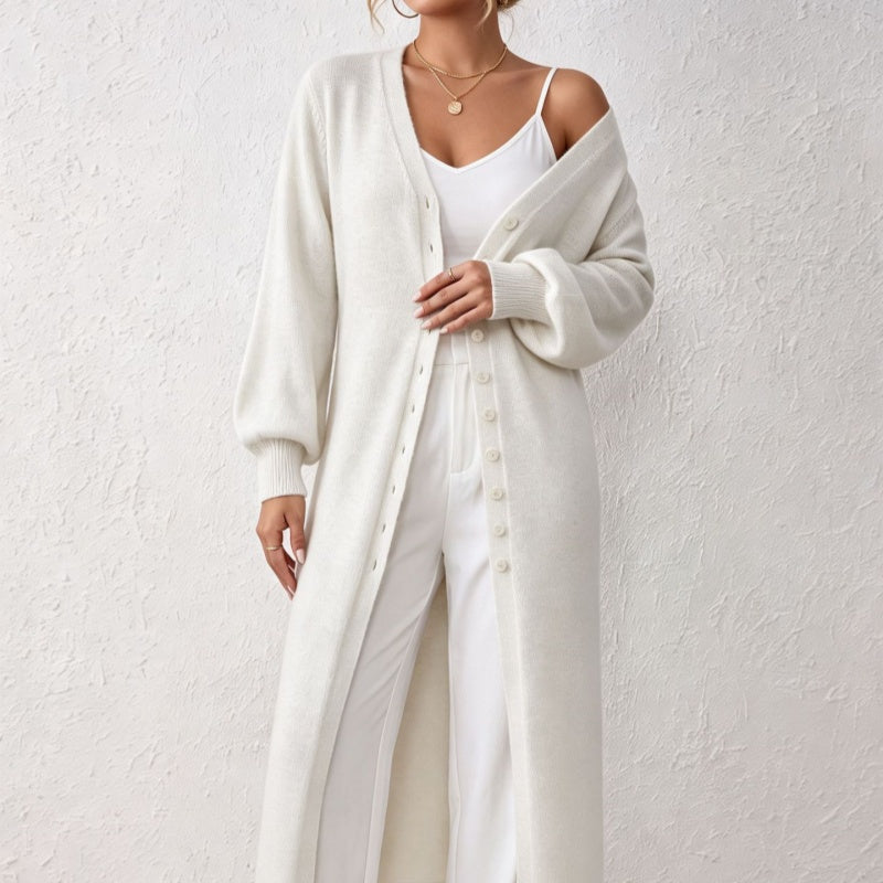 Cardigan lungo elegante da donna, vestibilità morbida per comfort e stile raffinato quotidiano.