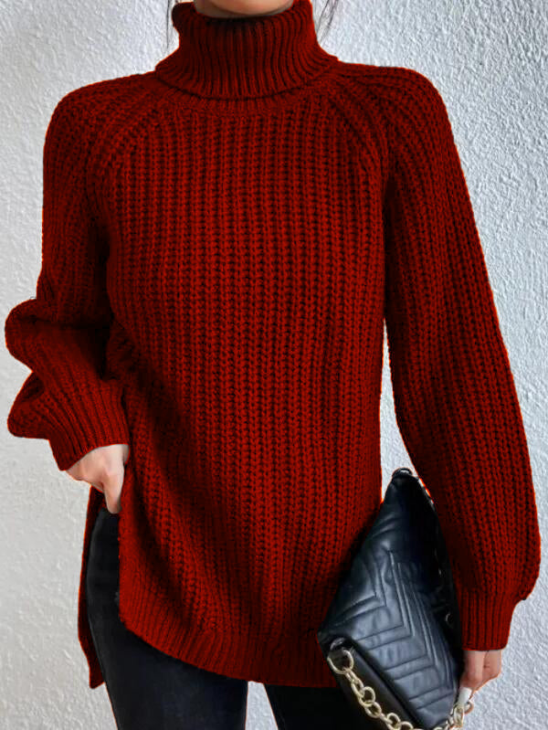 Maglione donna casual con collo alto. Design con maniche raglan e spacco laterale per abbigliamento invernale.