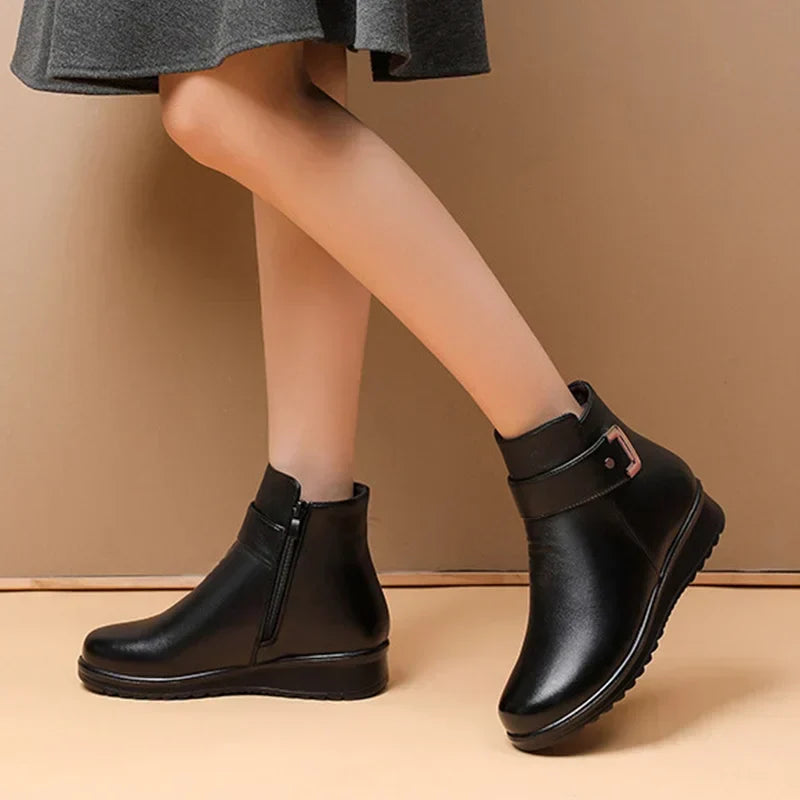Stivali casual donna, perfetti per le giornate fredde, uniscono moda e comfort.