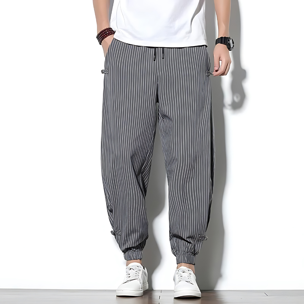 Pantaloni uomo casual a gamba dritta con vita coulisse. Perfetti per primavera ed estate, look rilassato.