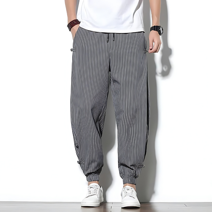 Pantaloni uomo casual a gamba dritta con vita coulisse. Perfetti per primavera ed estate, look rilassato.