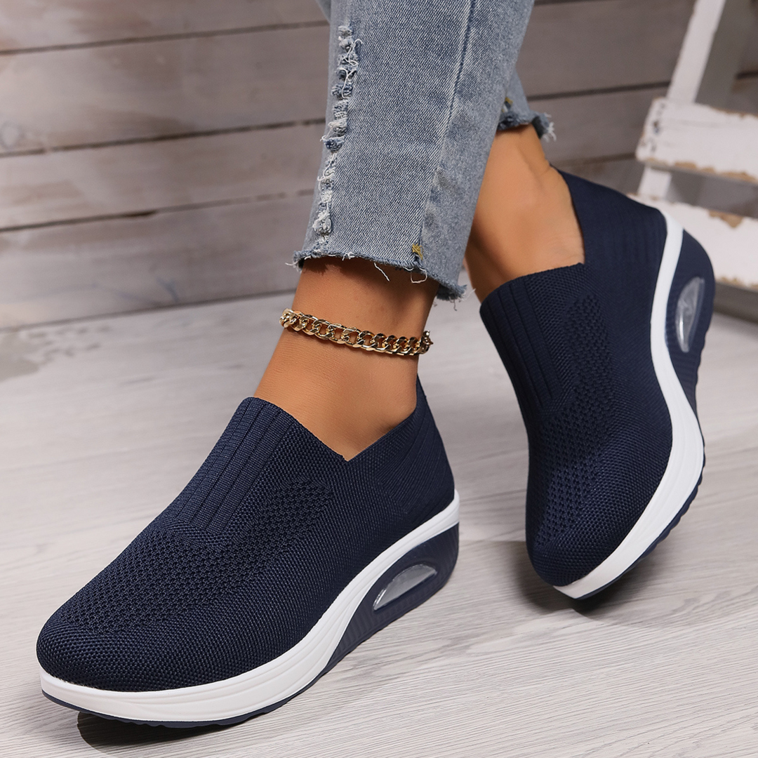Sneakers leggere donna ortopediche, slip-on e traspiranti, per un comfort superiore nella camminata.