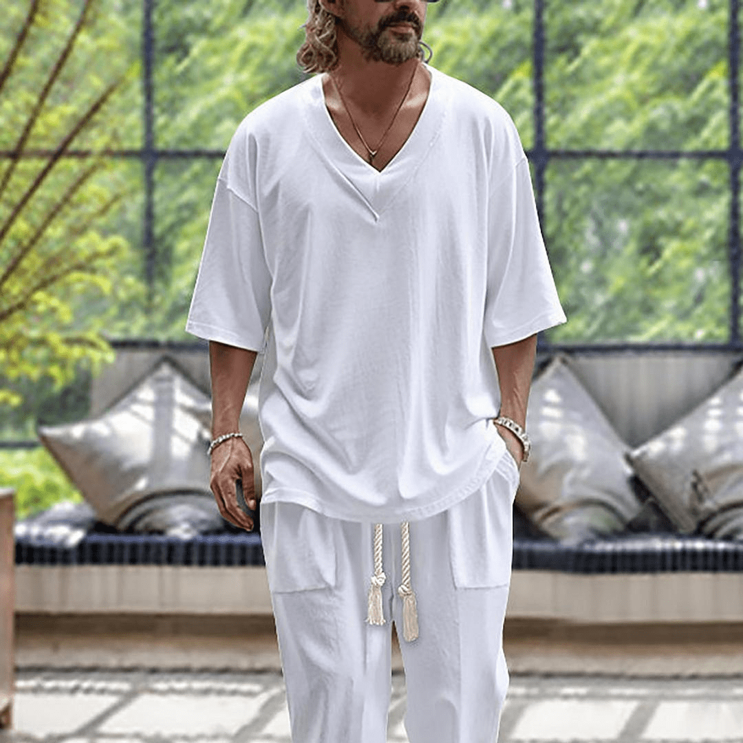 Moda maschile: set invernale oversize uomo con maglia a maniche lunghe e pantaloni, ideale per comfort e relax.