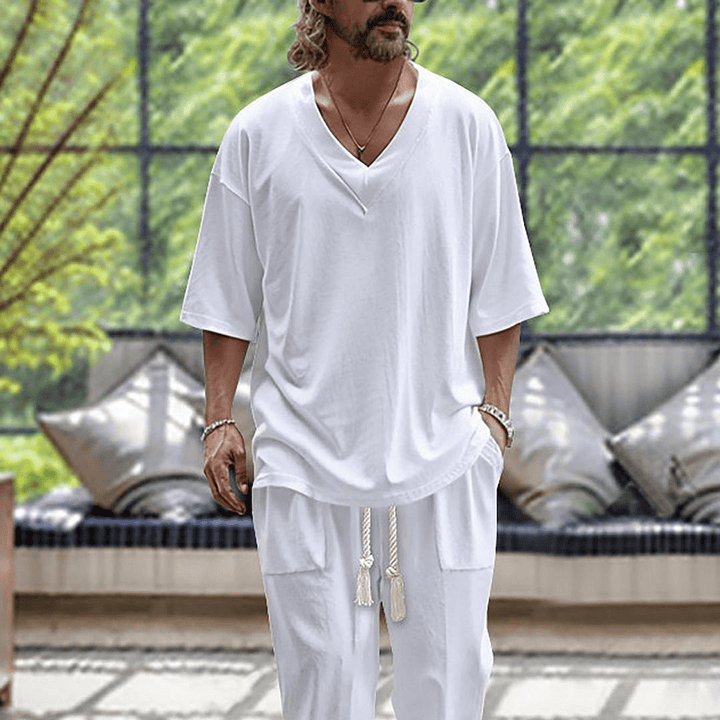 Moda maschile: set invernale oversize uomo con maglia a maniche lunghe e pantaloni, ideale per comfort e relax.