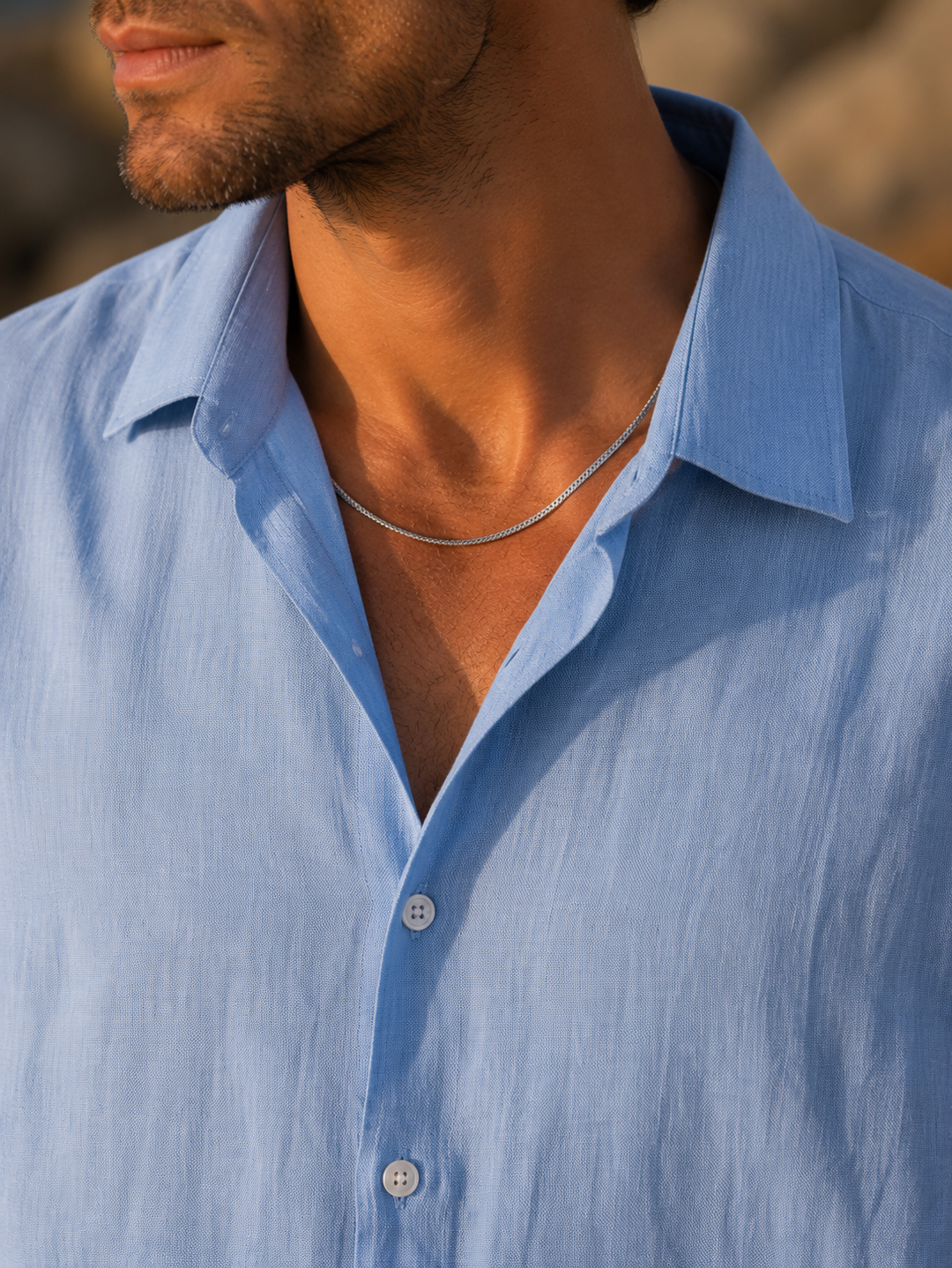 Camicia azzurro cielo da uomo estiva, leggera, con maniche corte, perfetta per outfit casual e spiaggia.