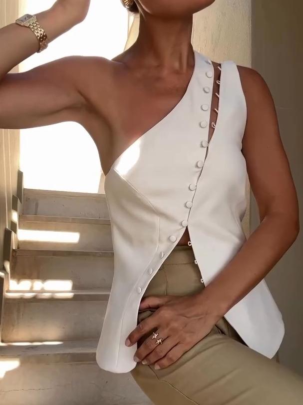 Top monospalla elegante donna, taglio raffinato e vestibilità comoda, accentua la figura con stile moderno.