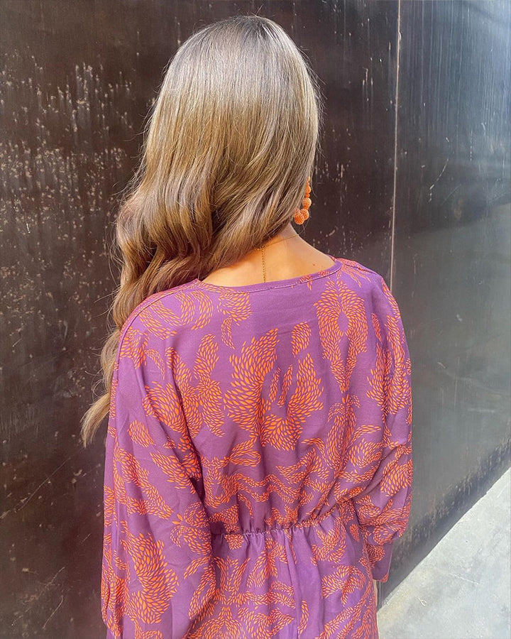 Abito lungo da donna versatile ed elegante, ideale per ogni occasione, dal giorno alla sera.