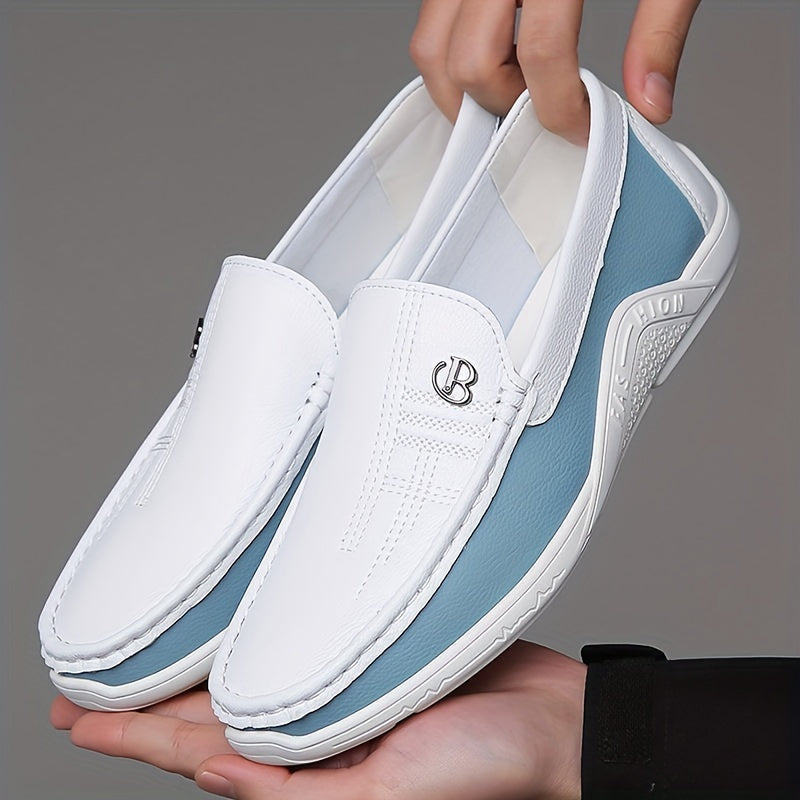 Scarpe mocassini uomo slip-on eleganti, comode e leggere. Dettaglio metallico, calzature versatili per ogni occasione.