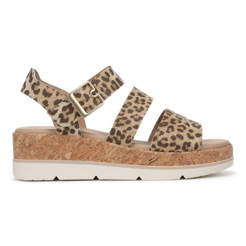 Sandali donna leopardati ai piedi, calzature estive eleganti che offrono comfort e stile quotidiano.