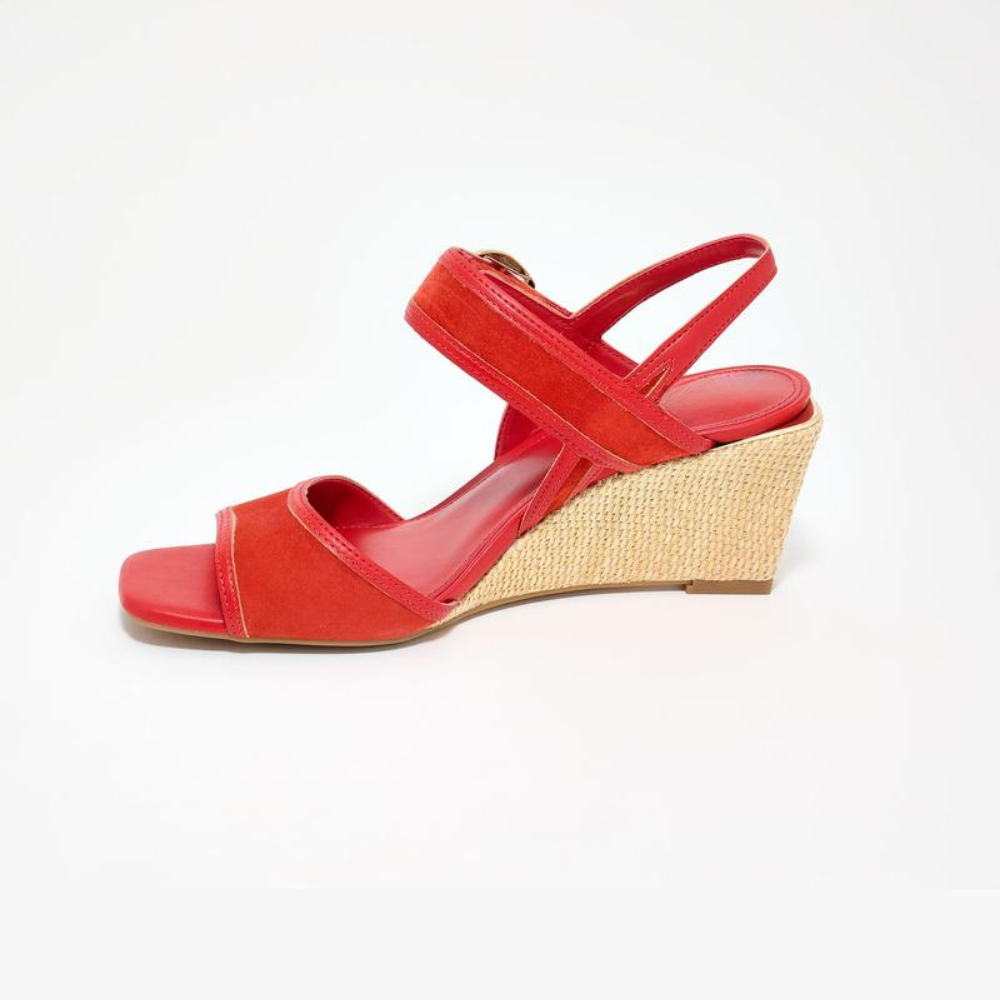 Eleganti sandali donna con zeppa espadrille, ideali per la moda estiva e il comfort quotidiano.