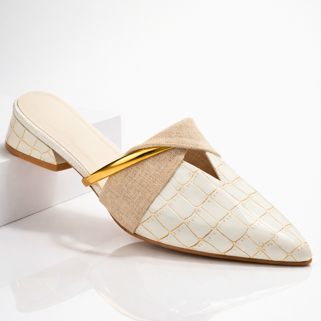 Sandali donna estivi con zeppa bassa e finitura coccodrillo. Scarpe slip-on comode per un look casual-chic.