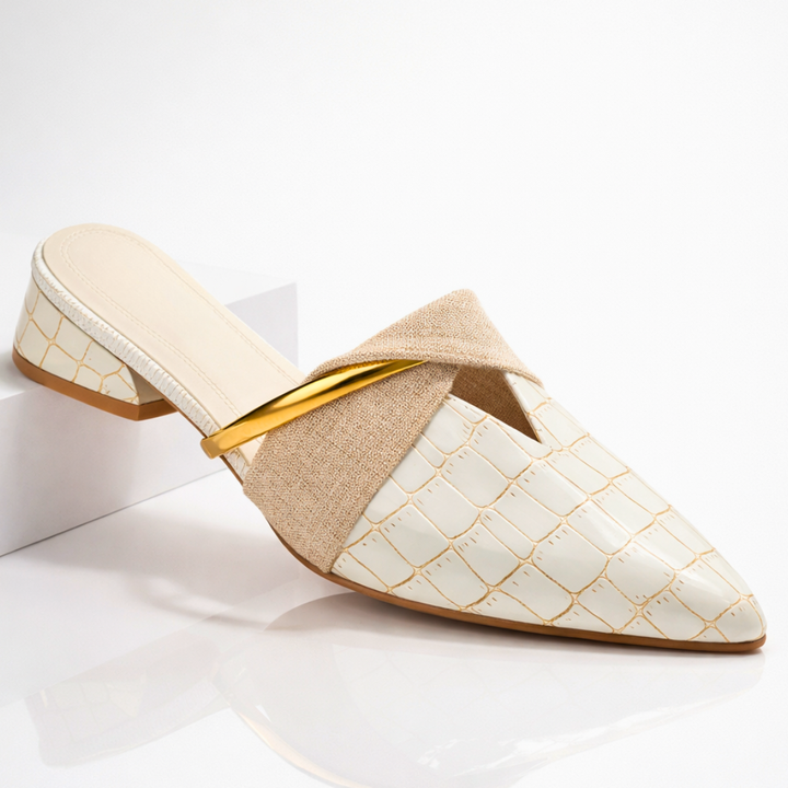 Sandali donna estivi con zeppa bassa e finitura coccodrillo. Scarpe slip-on comode per un look casual-chic.