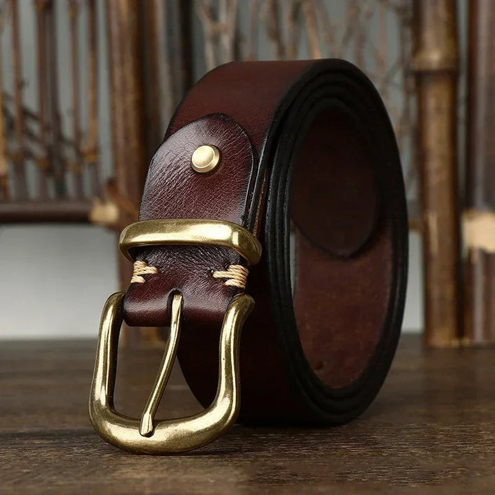 Cintura vera pelle uomo, ideale per abbinamenti eleganti o casual, con fibbia in ottone di alta qualità.