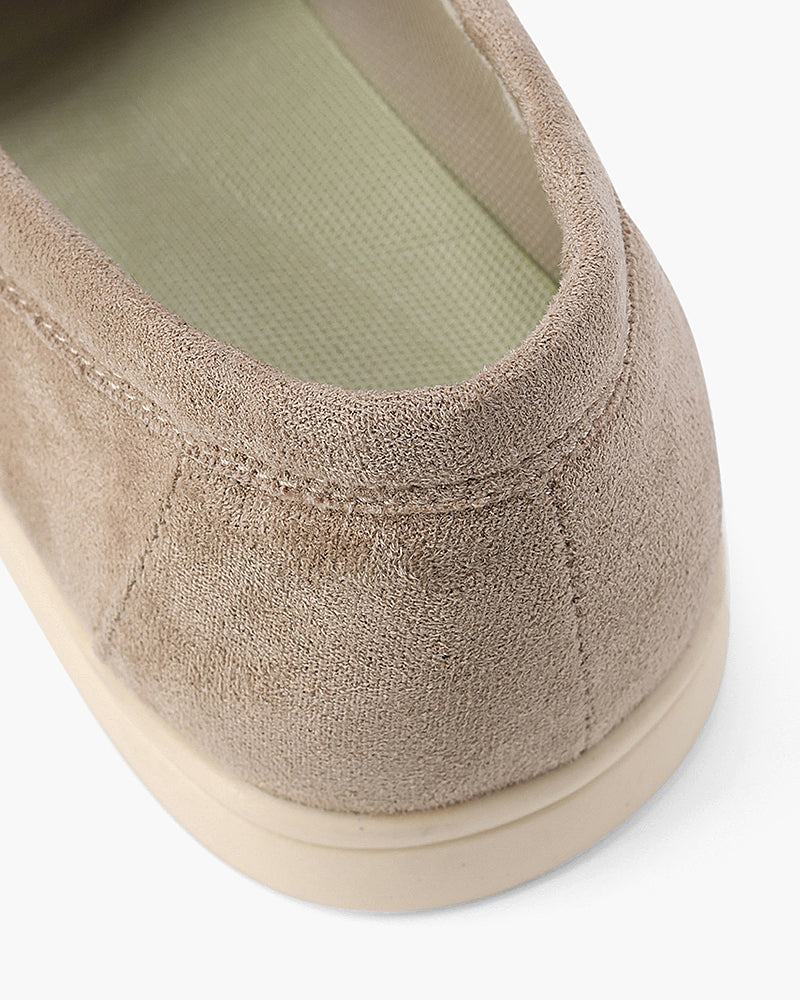 Scarpe da giorno uomo: mocassini classici in pelle lucida, perfetti per meeting.