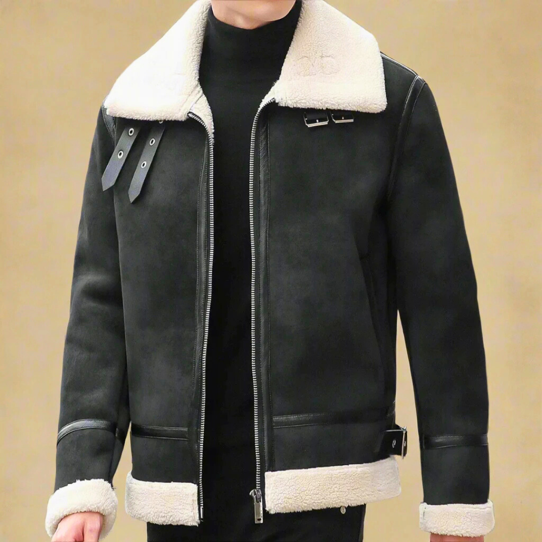 Tendenze invernali: cappotto da uomo elegante con cintura, un capo classico essenziale per la moda maschile.