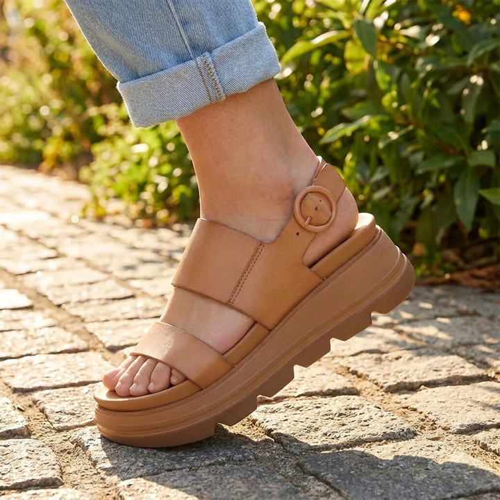 Sandali platform donna con fibbia elegante, design estivo e versatile. Scarpe casual per un comfort alla moda.