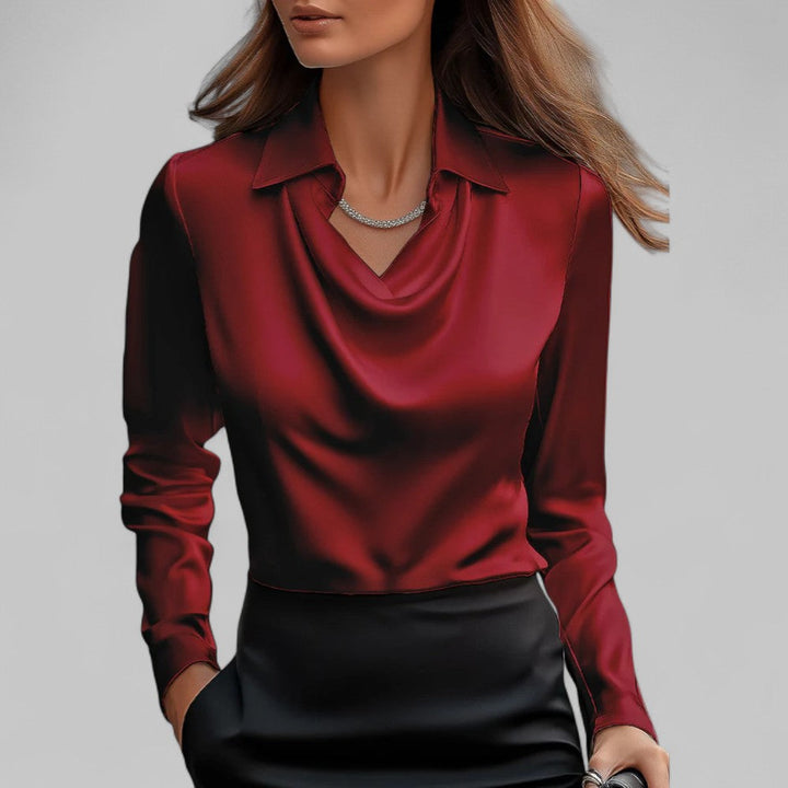 Camicetta satinata elegante da donna, con scollo drappeggiato e maniche lunghe, per un look sofisticato.