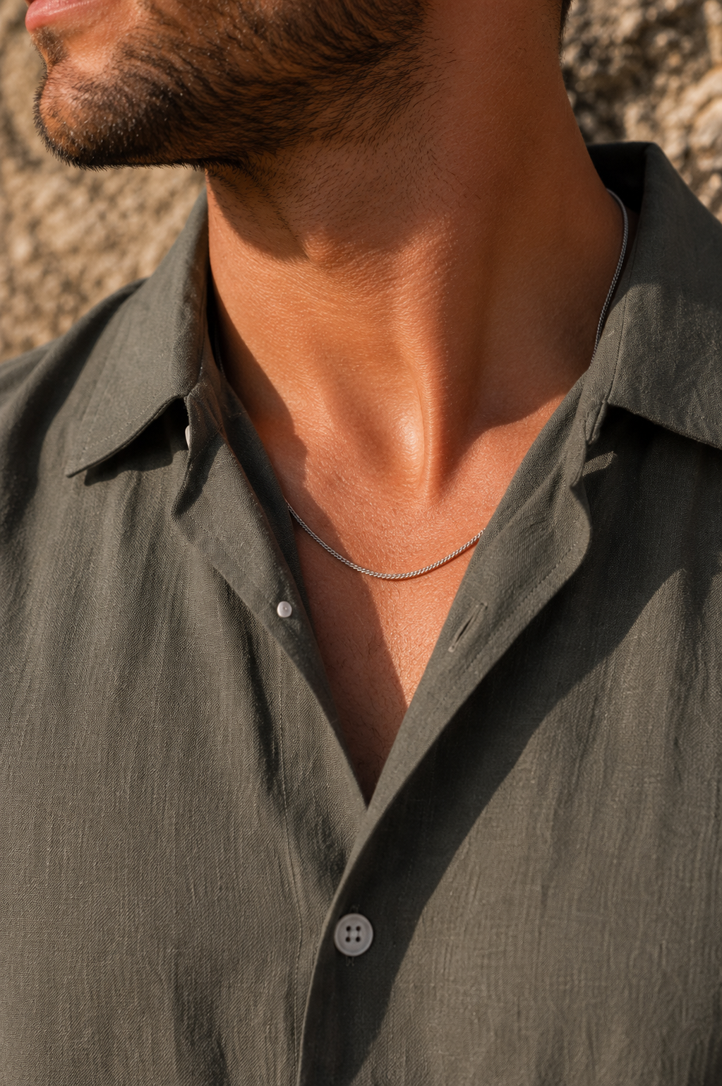 Camicia casual-elegante uomo verde oliva, estiva e leggera, con maniche corte per il massimo comfort.