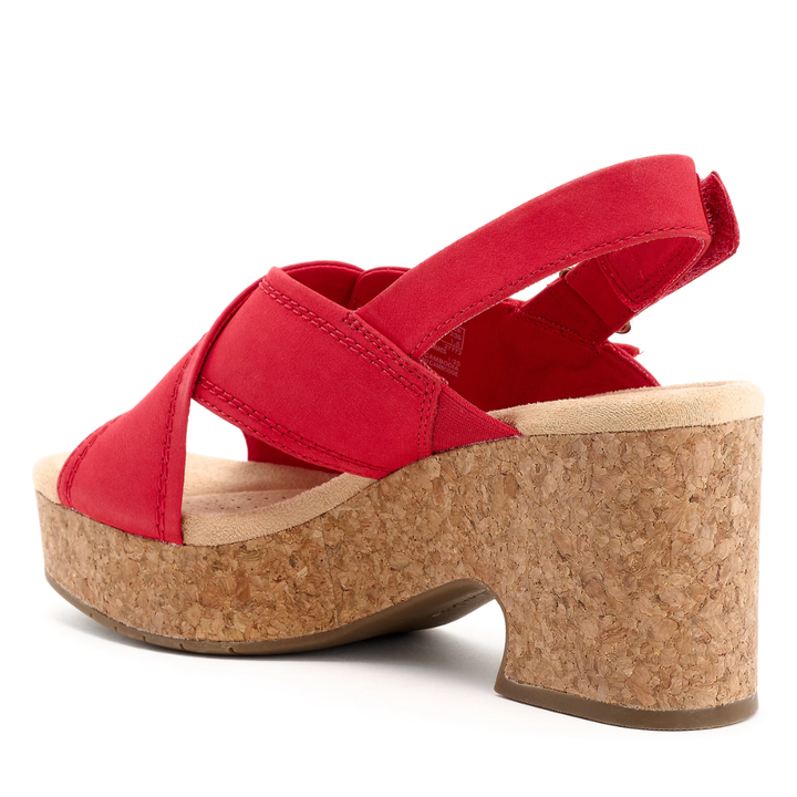 Dettaglio sandali donna con cinturini, plateau e zeppa, perfetti per la moda estiva e un comfort duraturo.