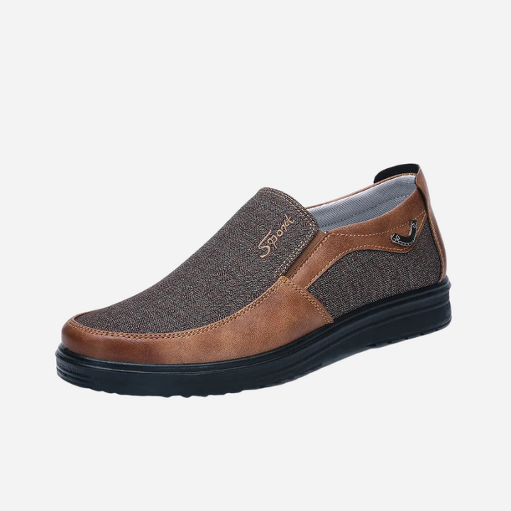 Scarpe uomo casual slip-on con design leggero e traspirante. Garantiscono massimo comfort per il quotidiano.