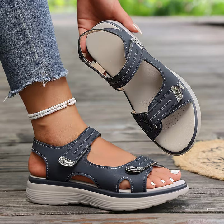 Calzature estive donna: sandali con plateau versatili ed eleganti per il massimo comfort.
