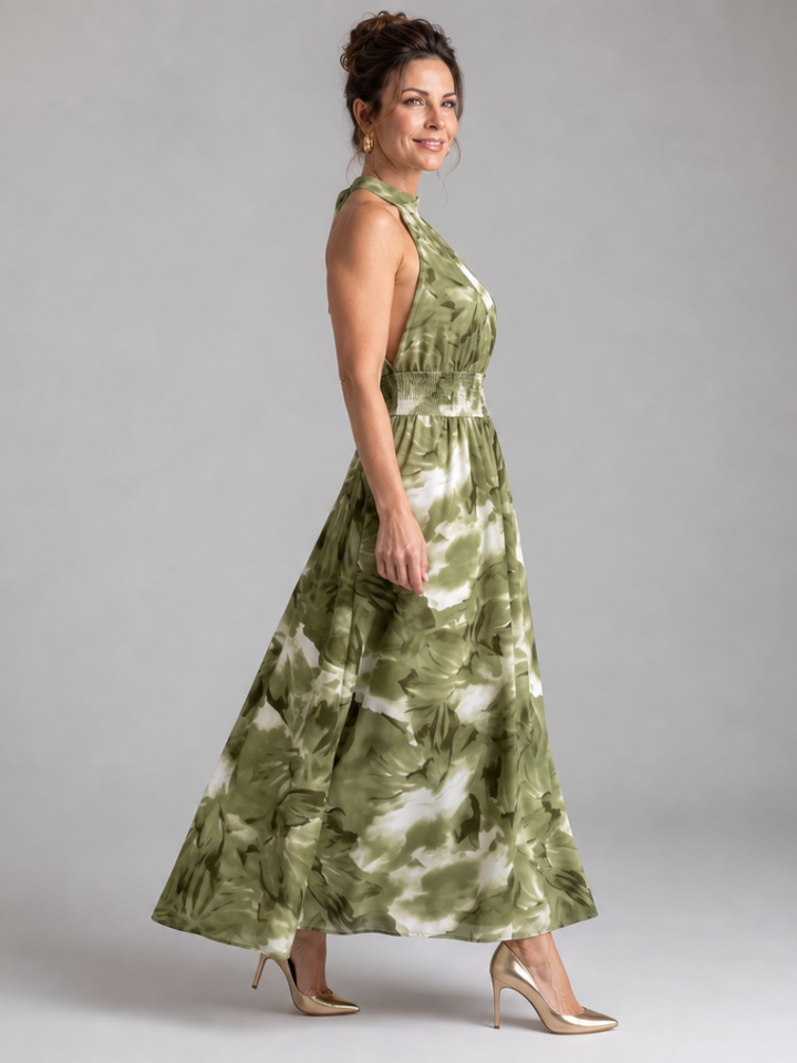 Vestito midi estivo elegante con fantasia astratta, vita arricciata. Ideale per un look fluido e chic.