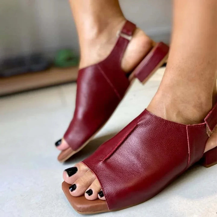 Sandali da donna Vera, tacco a blocco. Design moderno ed elegante, ideali per la moda estiva femminile e il comfort.