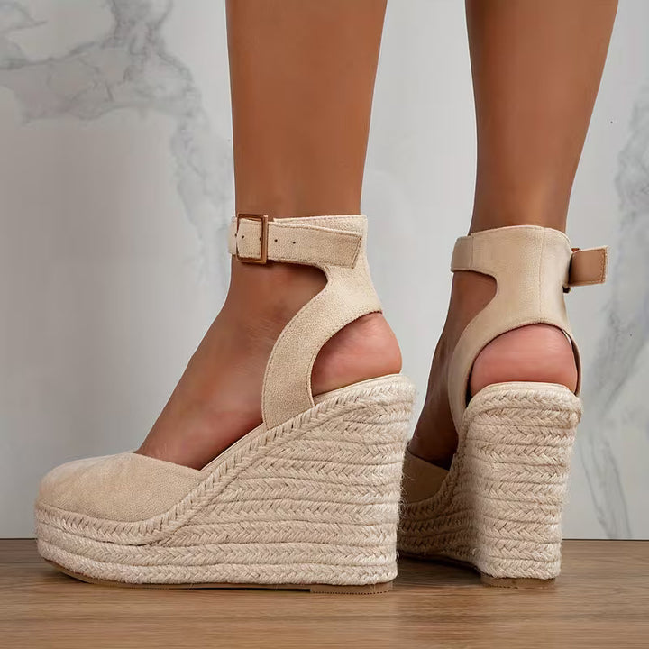 Sandali donna eleganti Barcelona con zeppa slingback. Moda estiva per un look casual chic e raffinato.