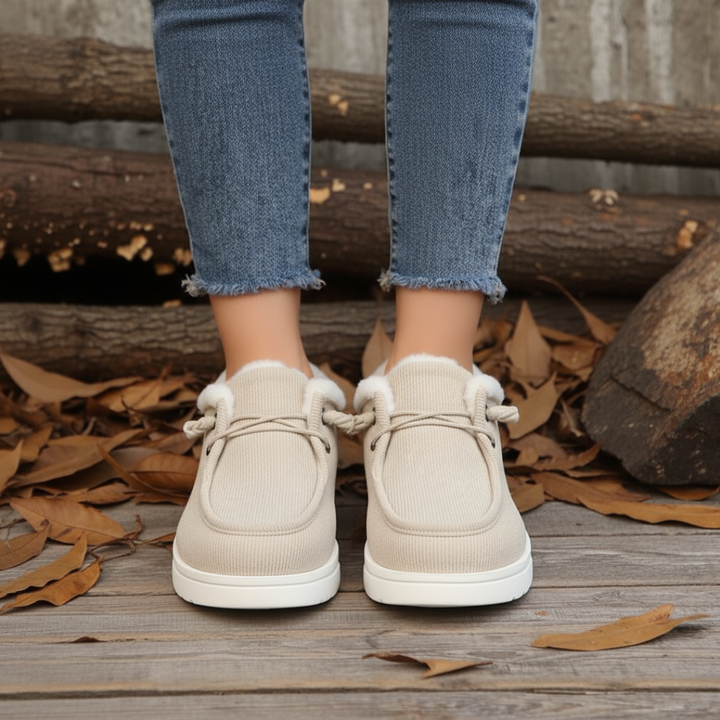 Stivali donna invernali casual, slip-on neri con battistrada antiscivolo, perfetti per passeggiate invernali.