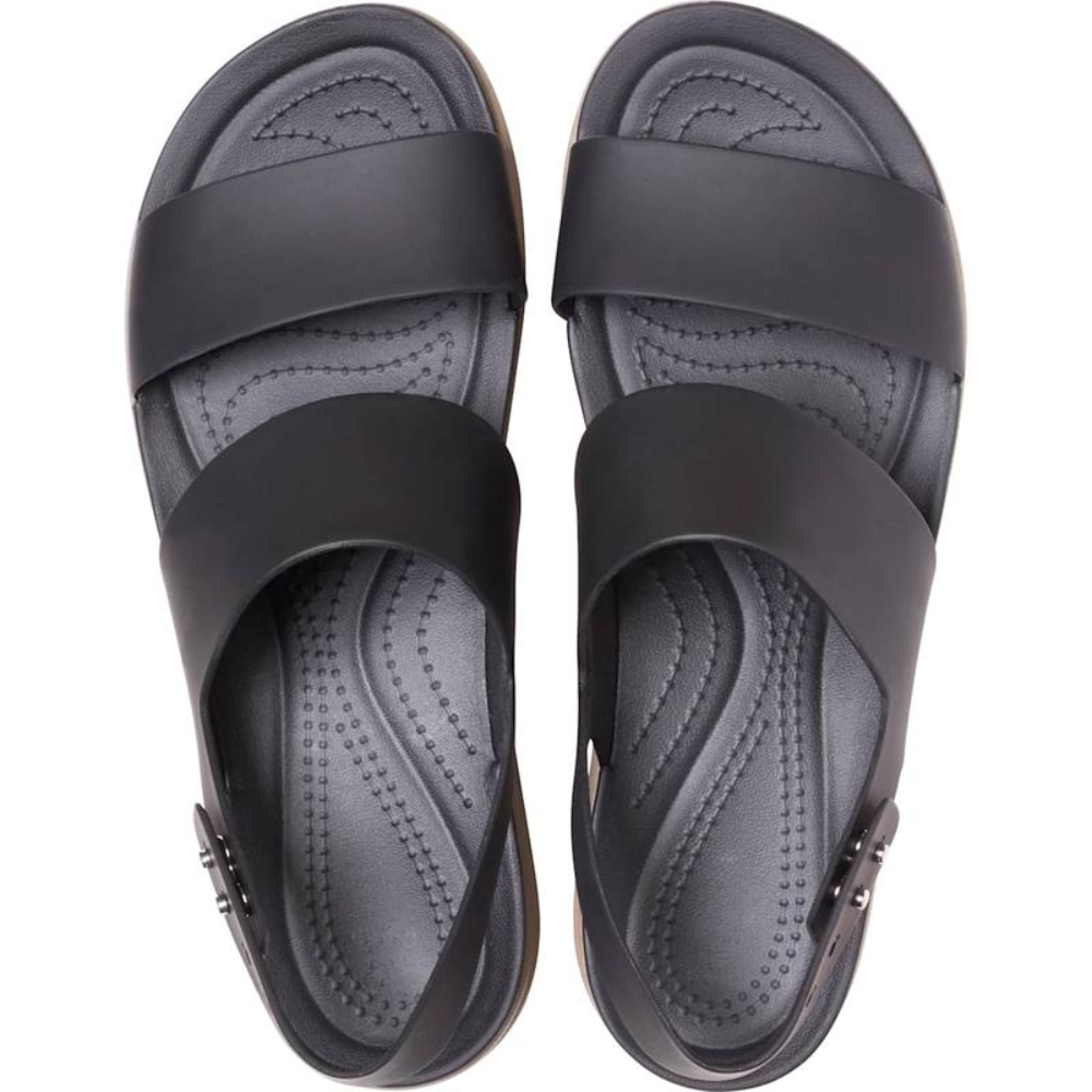 Sandali bianchi da donna con plateau, ideali per l'estate. Scarpe aperte comode ed eleganti.