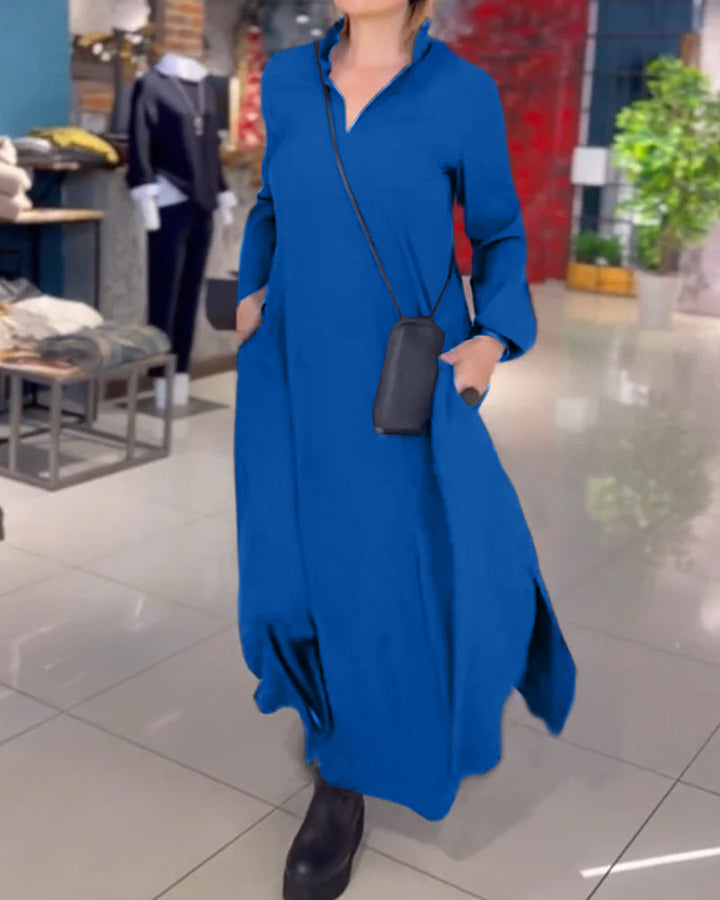 Abito moda donna lungo, con colletto a revers e spacco laterale. Crea un look contemporaneo e raffinato.