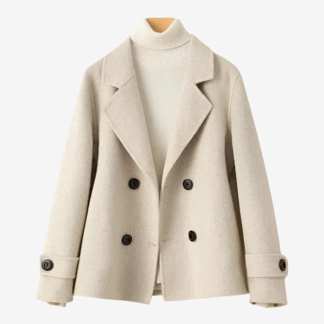 Blazer doppiopetto donna elegante, perfetto per outfit ufficio o stile casual chic. Disponibile in beige.